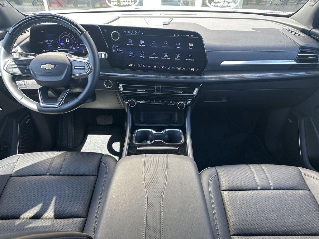 used 2025 Chevrolet Traverse car, priced at $48,998