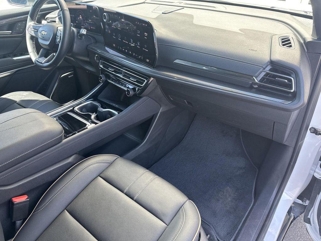 used 2025 Chevrolet Traverse car, priced at $48,998