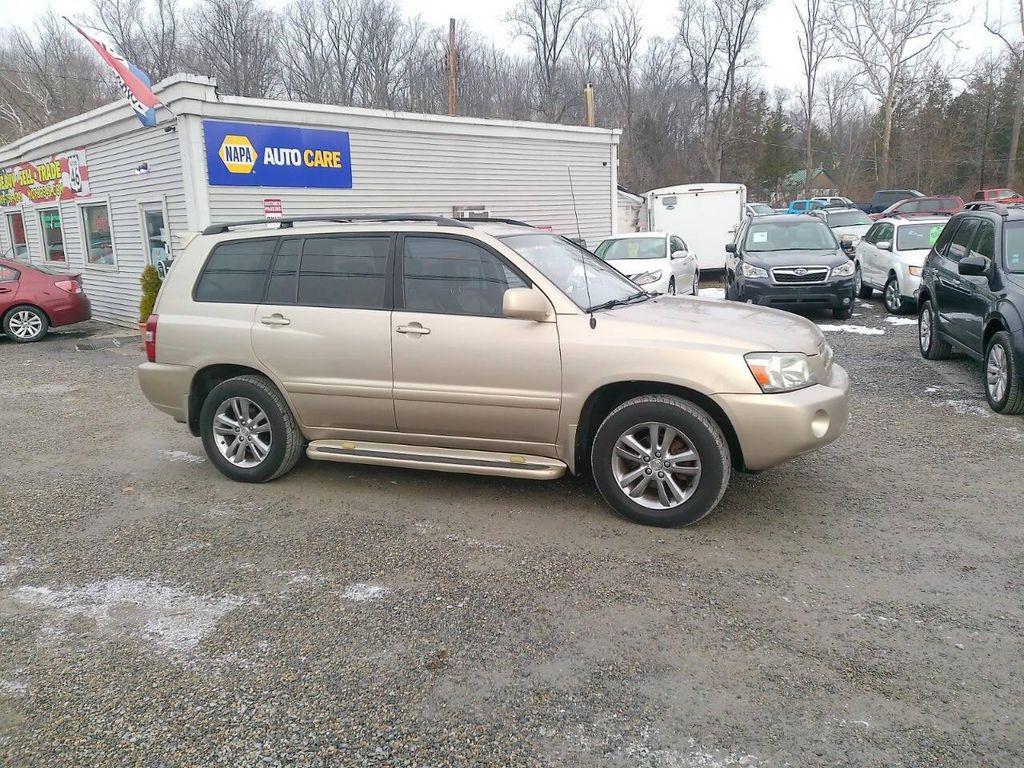 used 2007 Toyota Highlander car, priced at $6,599