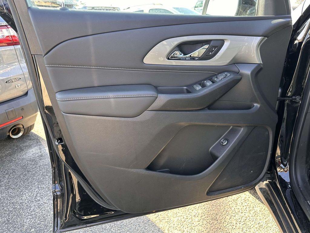 used 2023 Chevrolet Traverse car