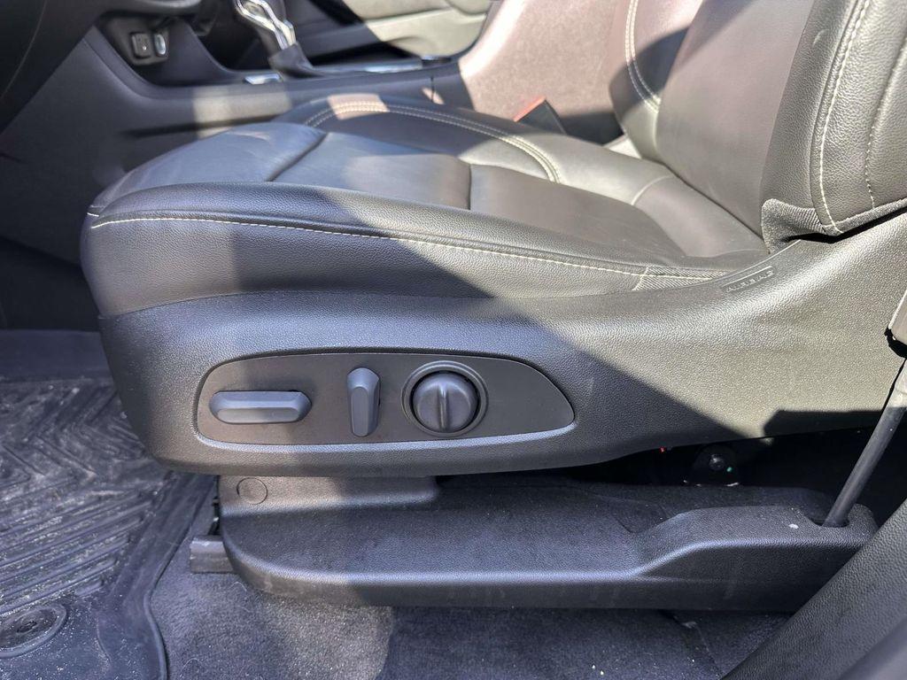 used 2023 Chevrolet Traverse car