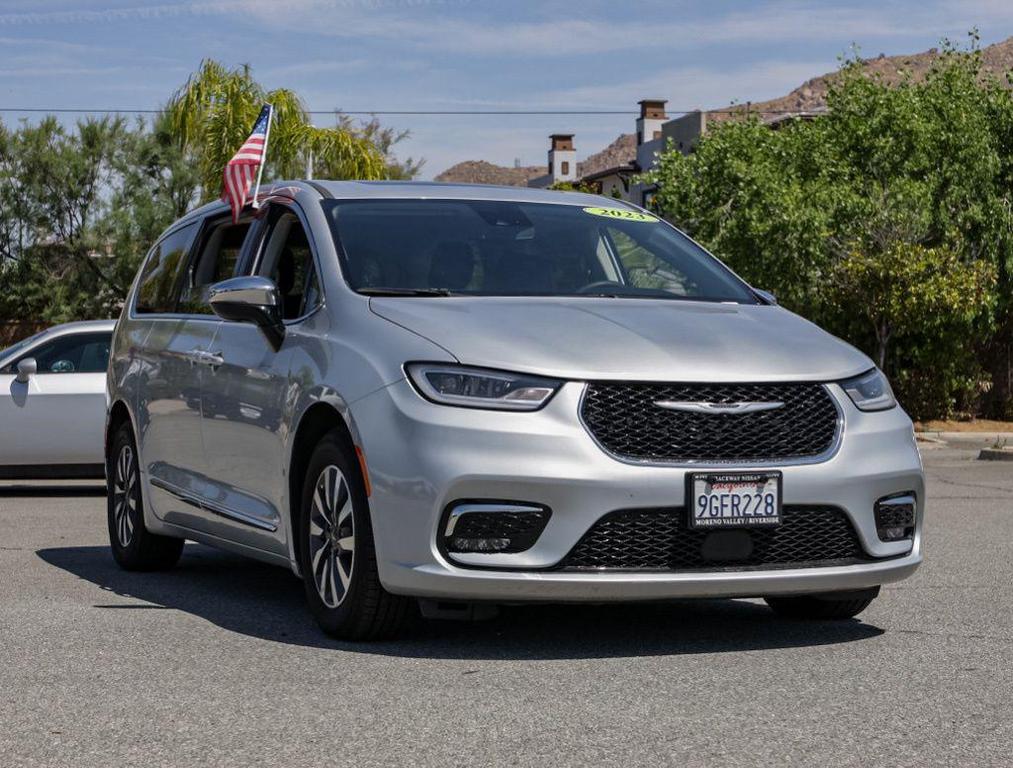 used 2023 Chrysler Pacifica Hybrid car, priced at $25,073