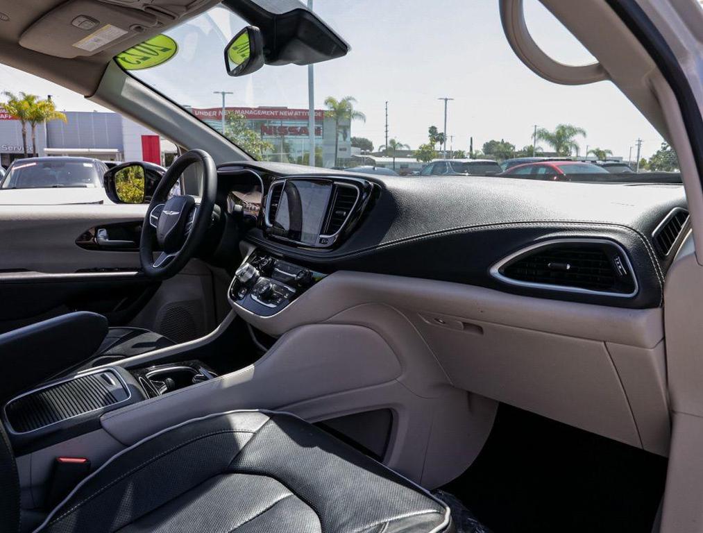 used 2023 Chrysler Pacifica Hybrid car, priced at $25,073