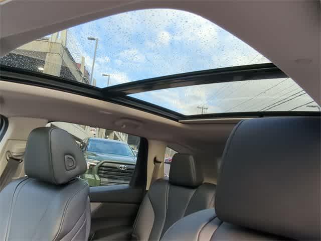 used 2024 Acura MDX car, priced at $32,152