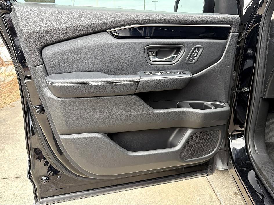 used 2023 Honda Pilot car, priced at $35,999