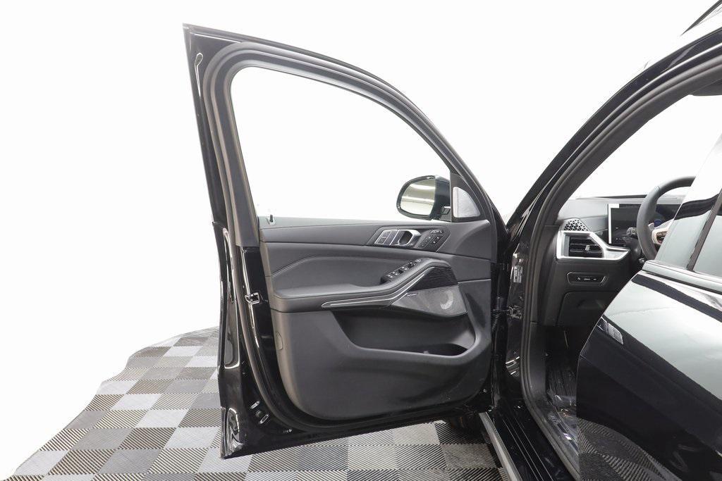 new 2026 BMW X7 car, priced at $102,900