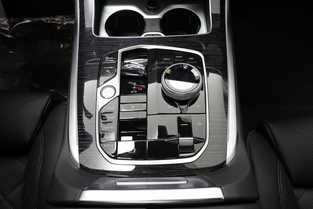 new 2026 BMW X7 car, priced at $102,900