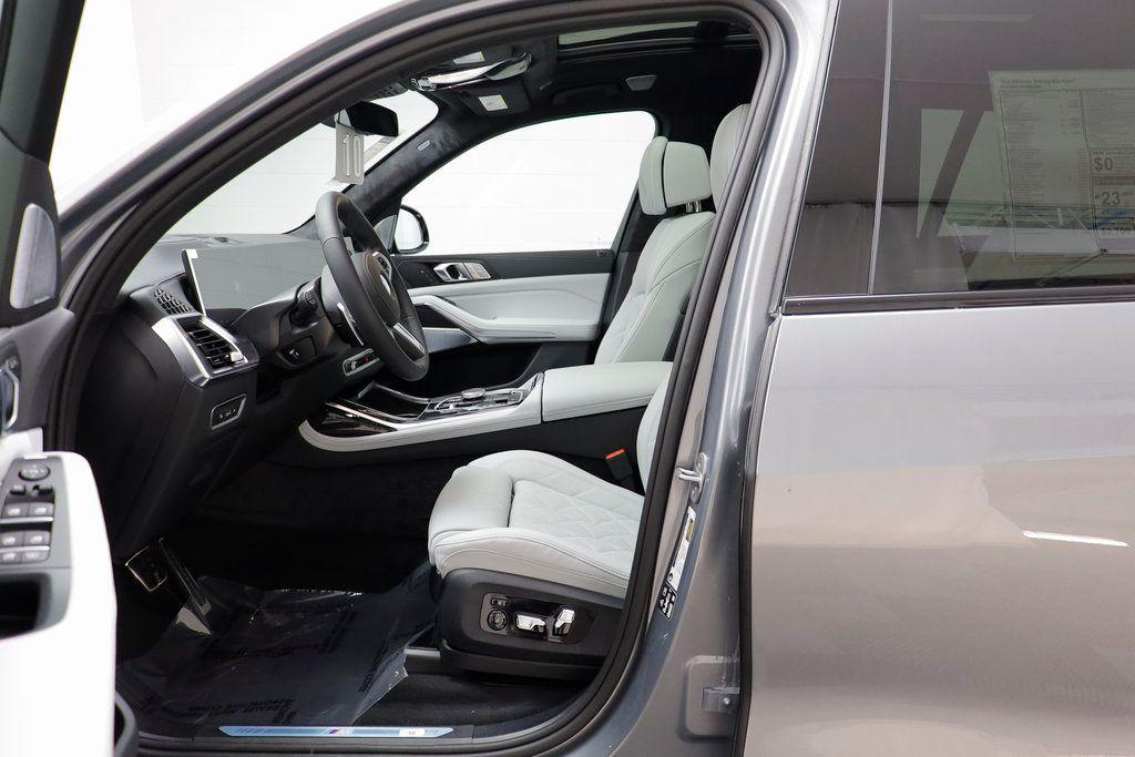 new 2026 BMW X7 car, priced at $100,135