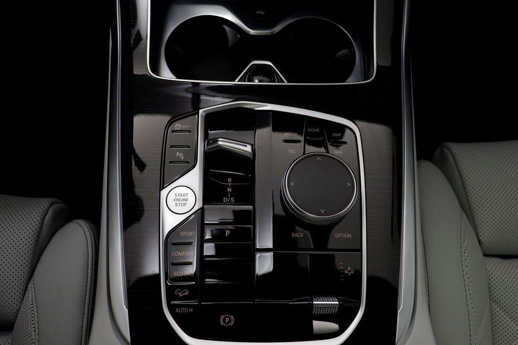 new 2026 BMW X7 car, priced at $100,135