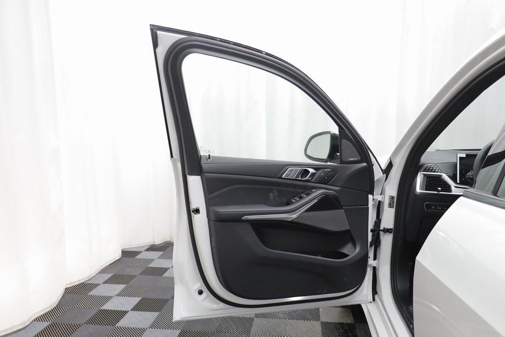 new 2026 BMW X7 car, priced at $97,400