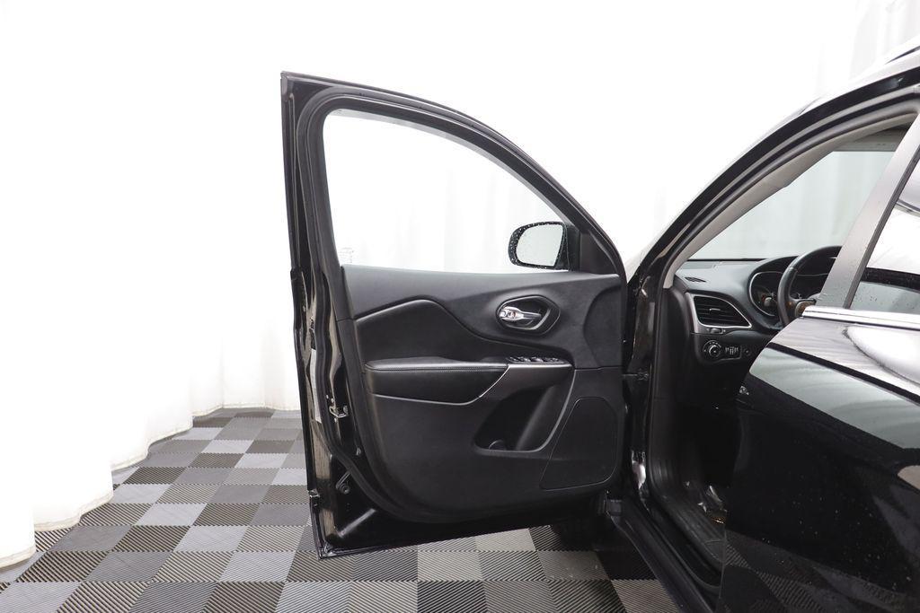 used 2019 Jeep Cherokee car, priced at $16,977