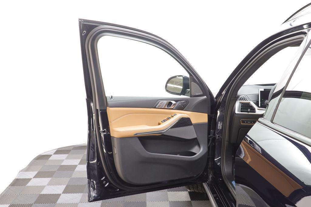 new 2026 BMW X7 car, priced at $100,660