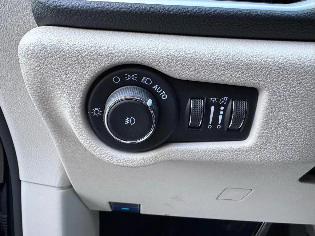 used 2024 Chrysler Pacifica Hybrid car, priced at $25,994