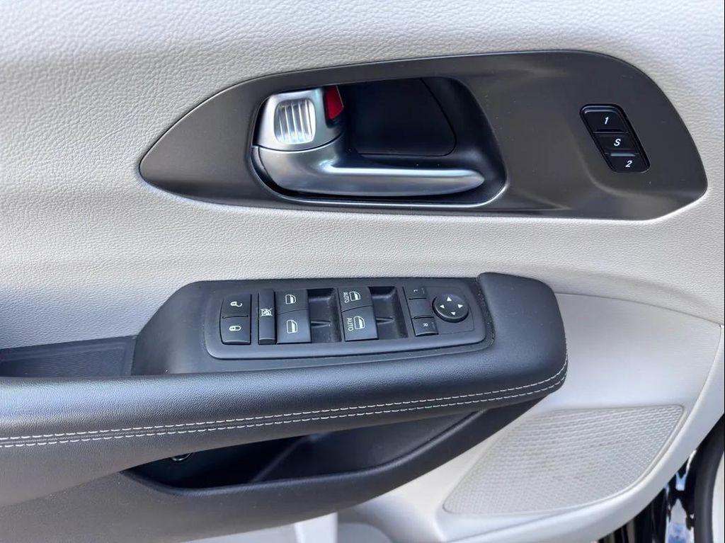 used 2024 Chrysler Pacifica Hybrid car, priced at $25,994