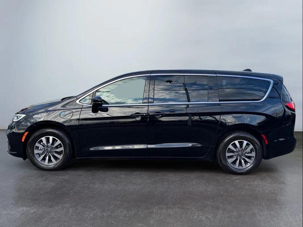 used 2024 Chrysler Pacifica Hybrid car, priced at $25,994