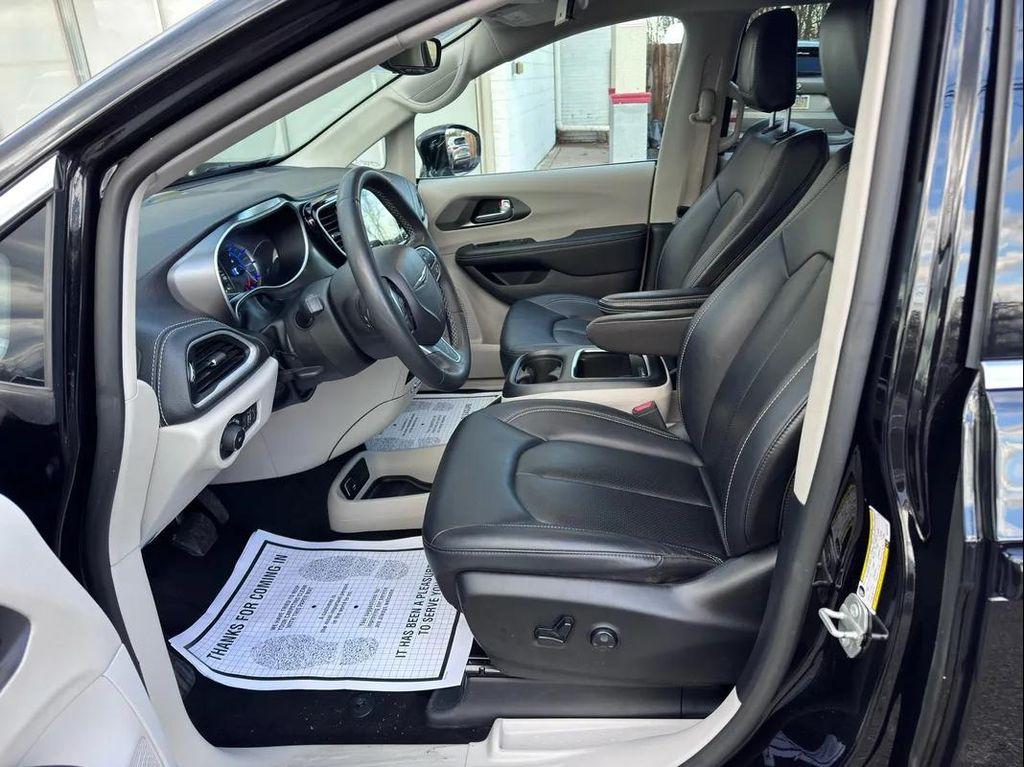 used 2024 Chrysler Pacifica Hybrid car, priced at $25,994