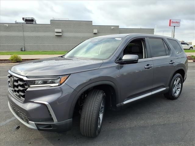 used 2025 Honda Pilot car, priced at $42,872