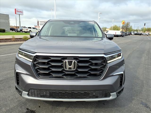 used 2025 Honda Pilot car, priced at $42,872