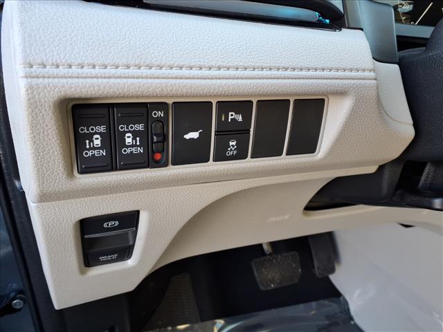 used 2025 Honda Odyssey car, priced at $47,645