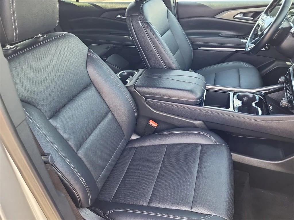 used 2025 Chevrolet Traverse car, priced at $36,503