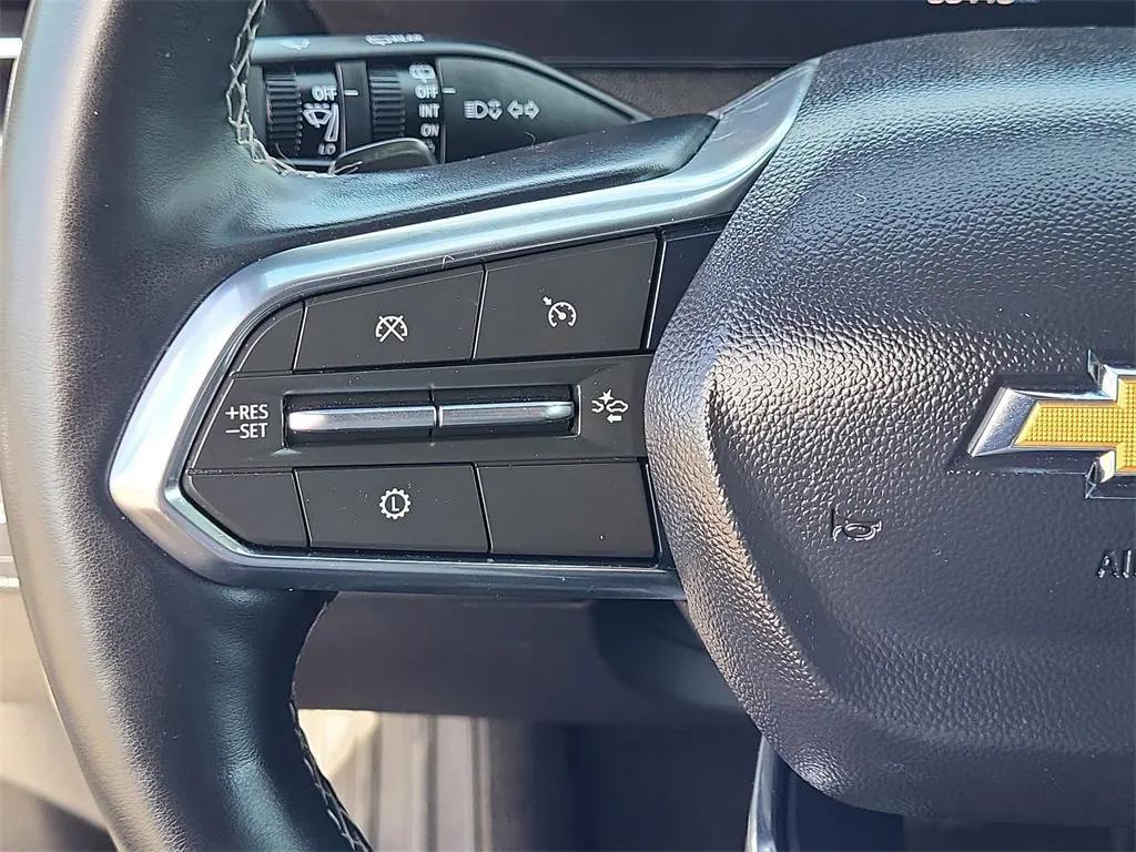 used 2025 Chevrolet Traverse car, priced at $36,503