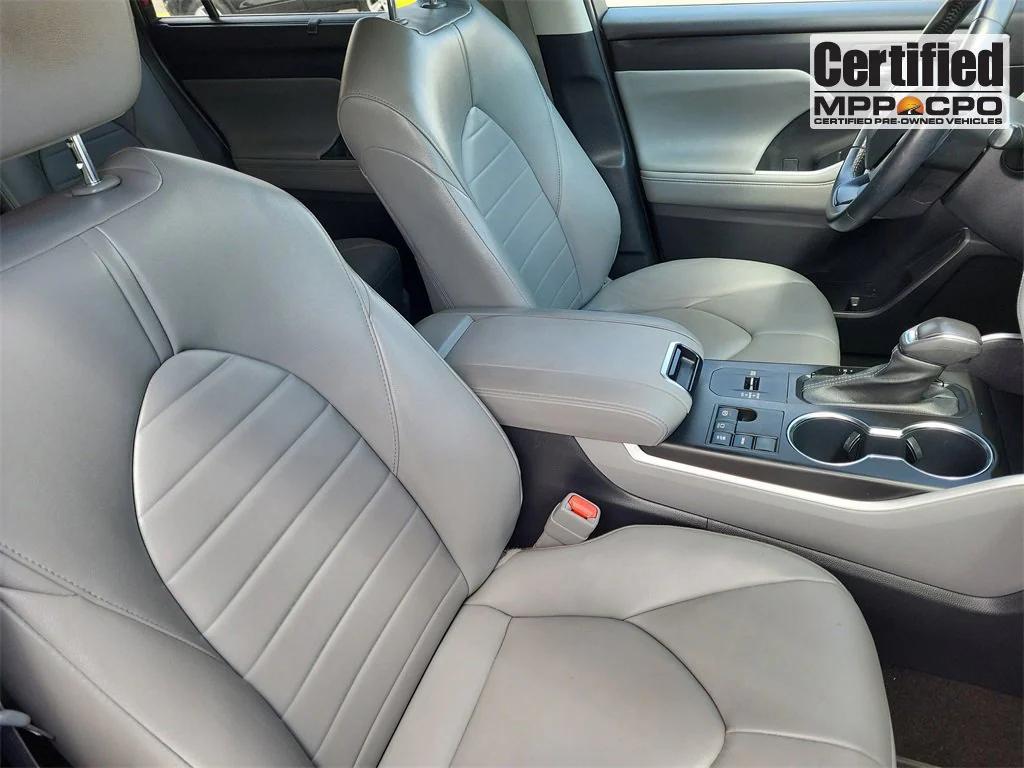 used 2023 Toyota Highlander car, priced at $32,707