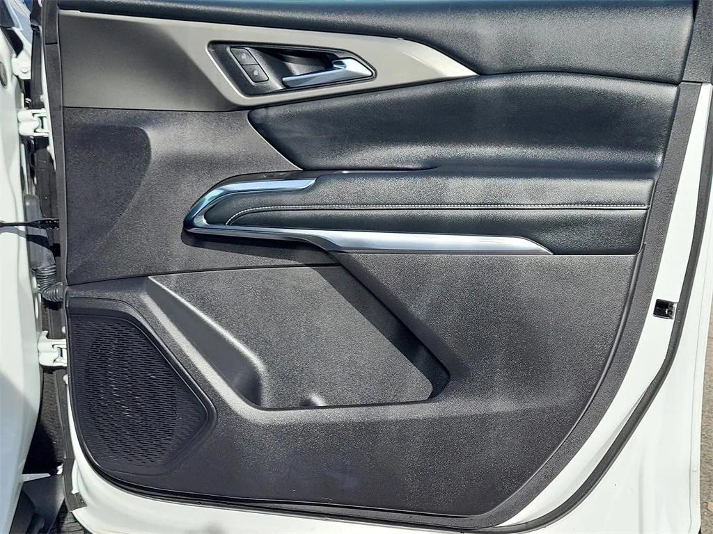 used 2025 Chevrolet Traverse car, priced at $37,250