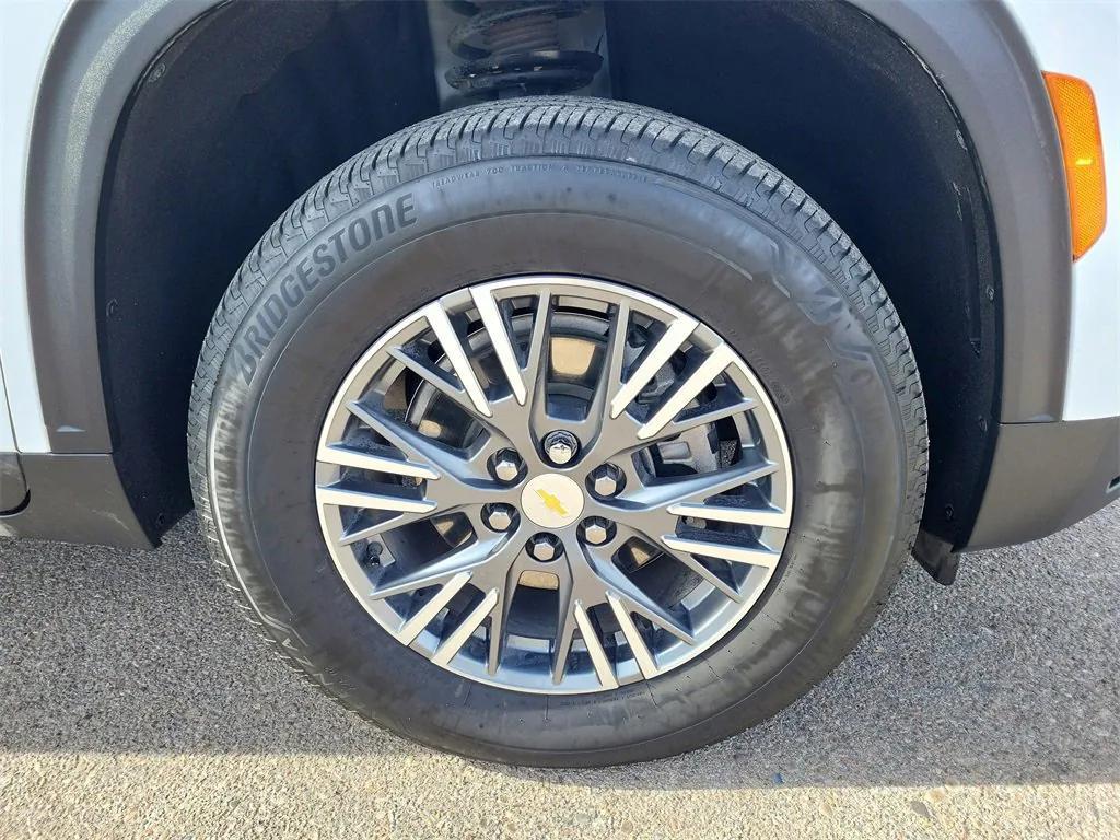 used 2025 Chevrolet Traverse car, priced at $37,250