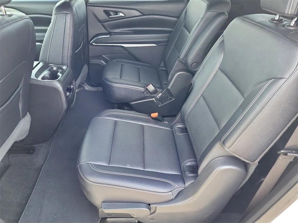 used 2025 Chevrolet Traverse car, priced at $37,250