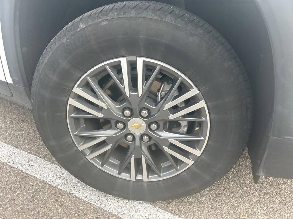 used 2025 Chevrolet Traverse car, priced at $35,724