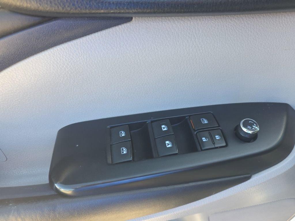 used 2019 Toyota Highlander car, priced at $17,900