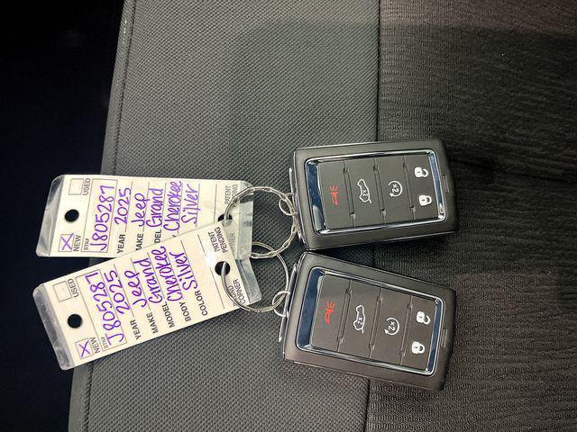 new 2025 Jeep Grand Cherokee car, priced at $34,270