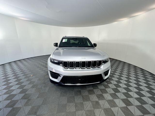 new 2025 Jeep Grand Cherokee car, priced at $34,270