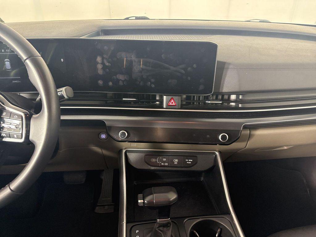 used 2025 Kia Carnival car, priced at $31,991