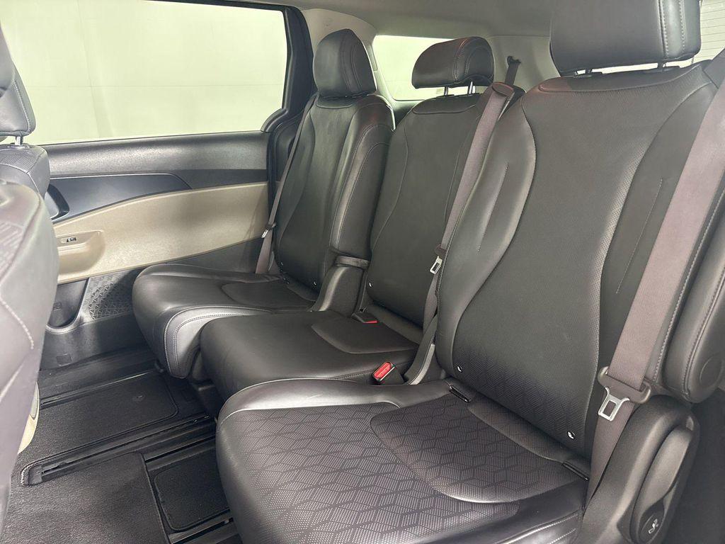 used 2025 Kia Carnival car, priced at $31,991