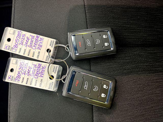 new 2025 Jeep Grand Cherokee car, priced at $33,675