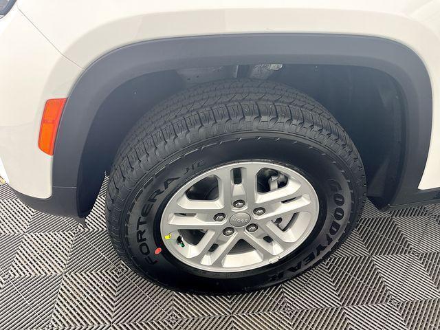 new 2025 Jeep Grand Cherokee car, priced at $33,675