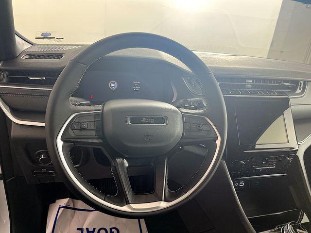 new 2025 Jeep Grand Cherokee car, priced at $33,675