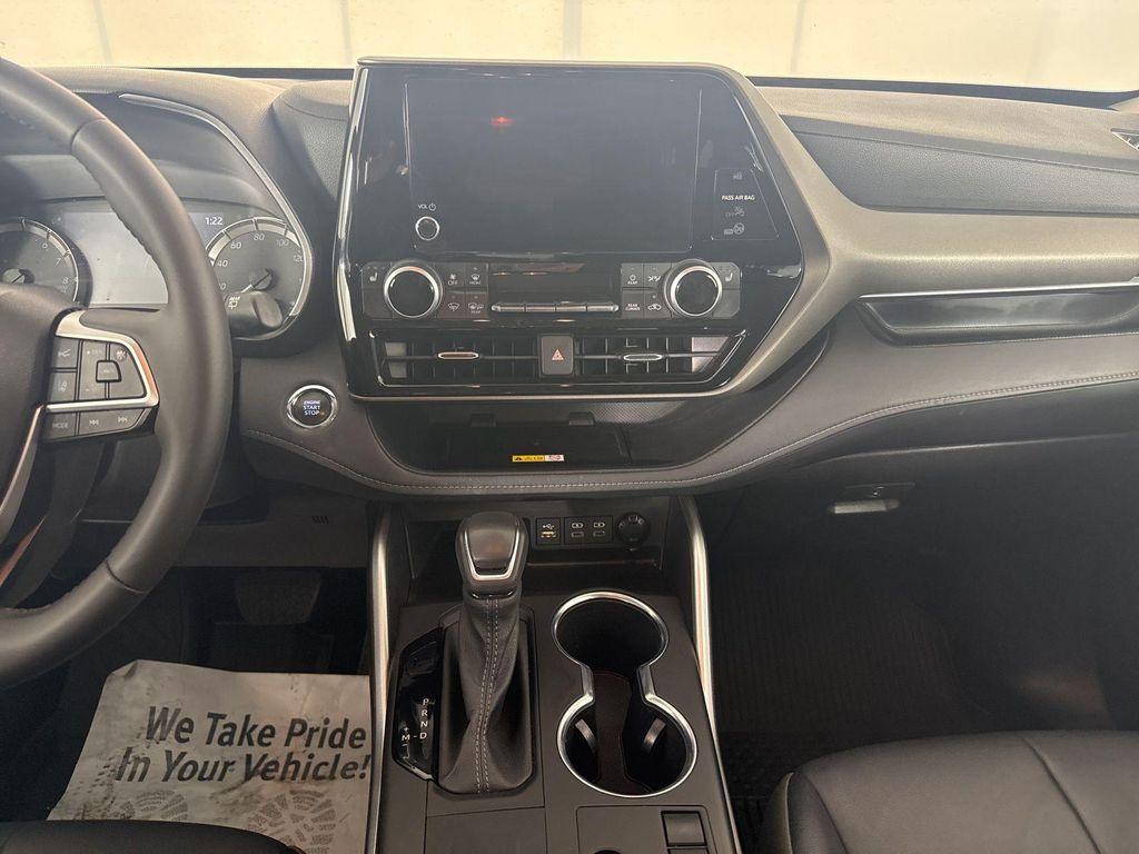 used 2023 Toyota Highlander car, priced at $34,995