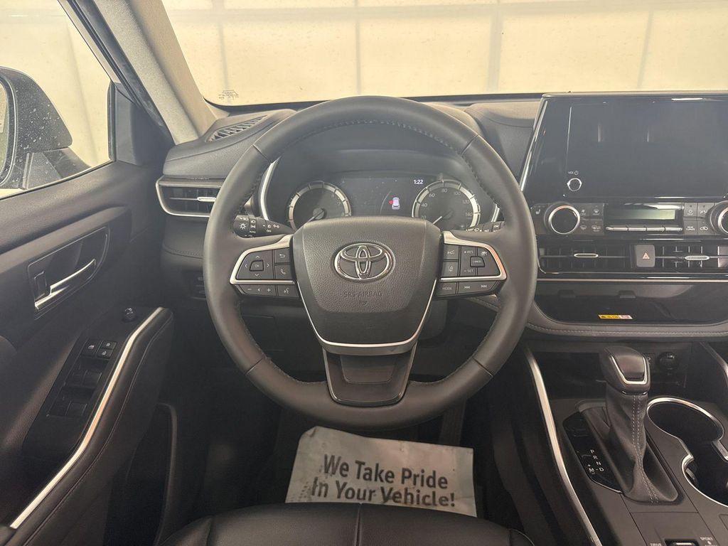 used 2023 Toyota Highlander car, priced at $34,995