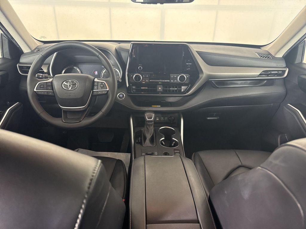 used 2023 Toyota Highlander car, priced at $34,995