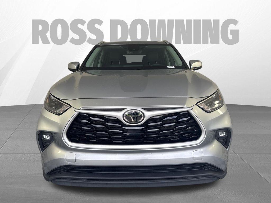 used 2023 Toyota Highlander car, priced at $34,995