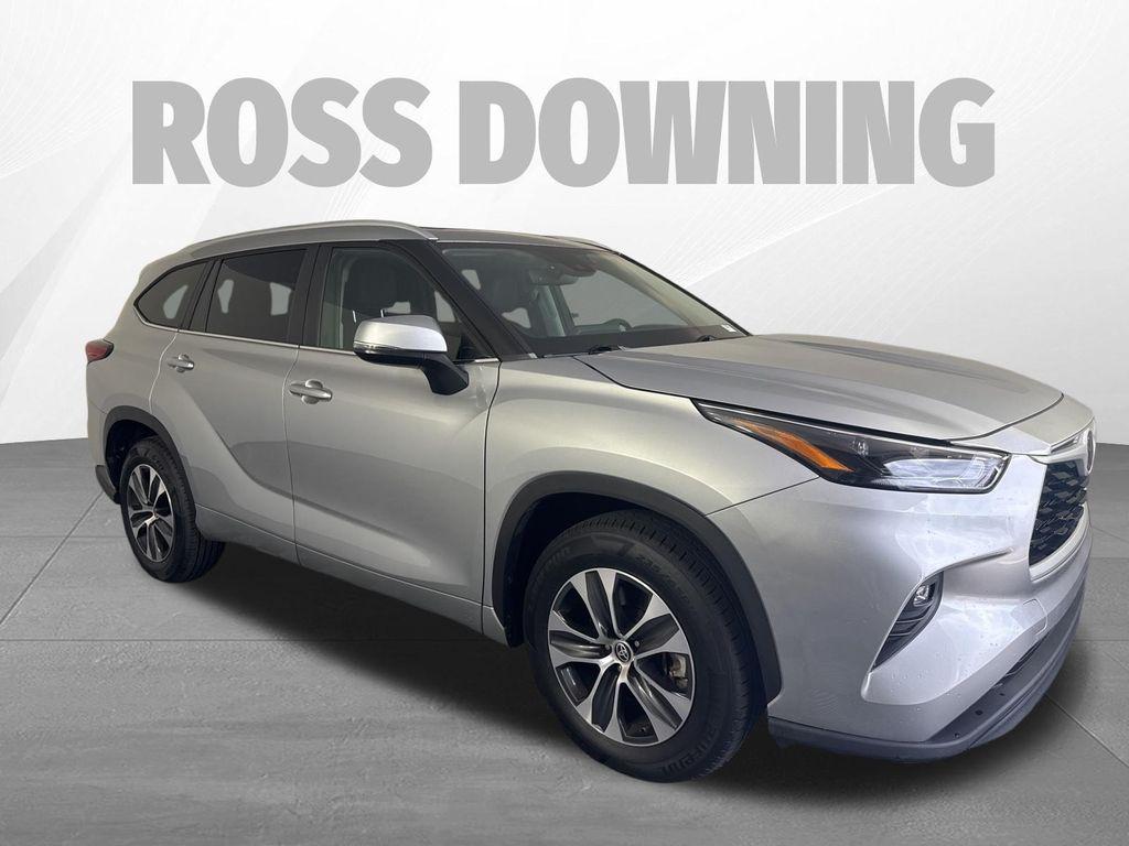 used 2023 Toyota Highlander car, priced at $34,995