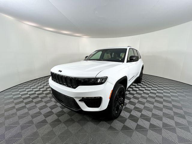 new 2025 Jeep Grand Cherokee car, priced at $41,370