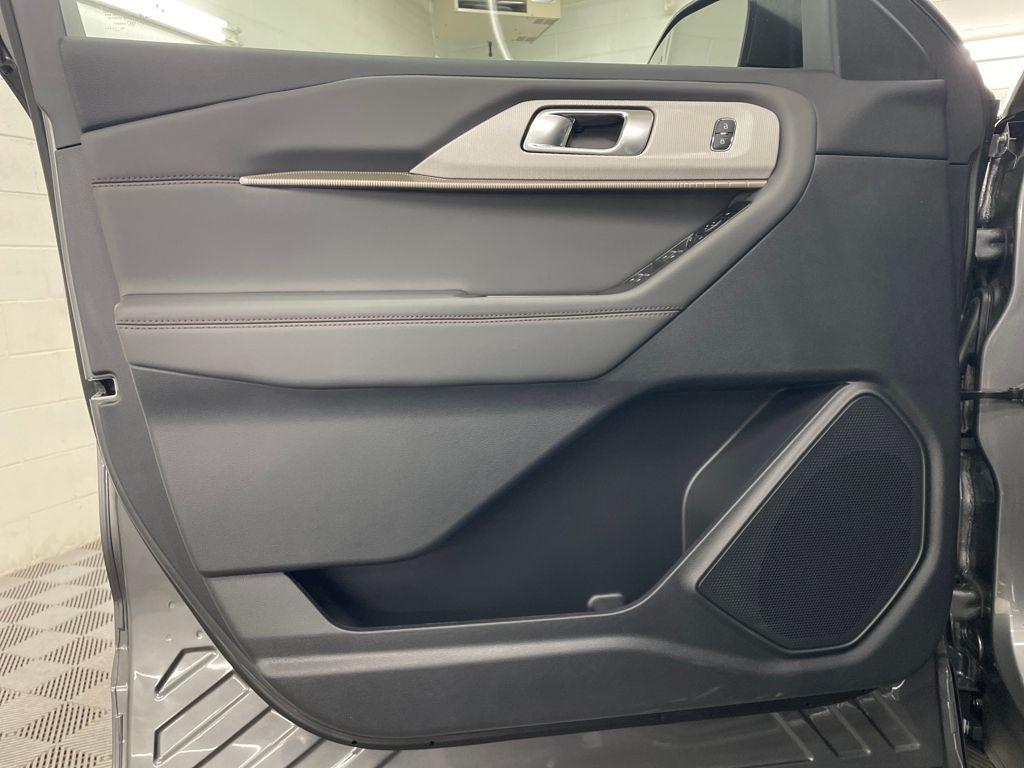 new 2025 Ford Explorer car, priced at $39,370