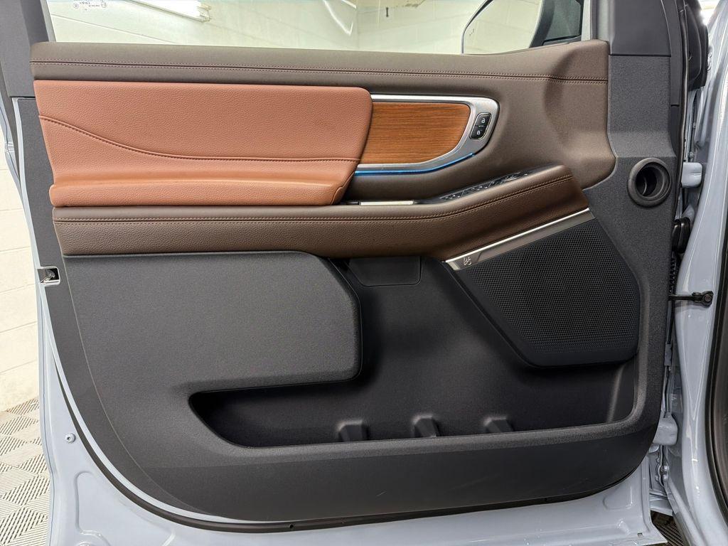 new 2025 Ford Expedition car, priced at $84,779