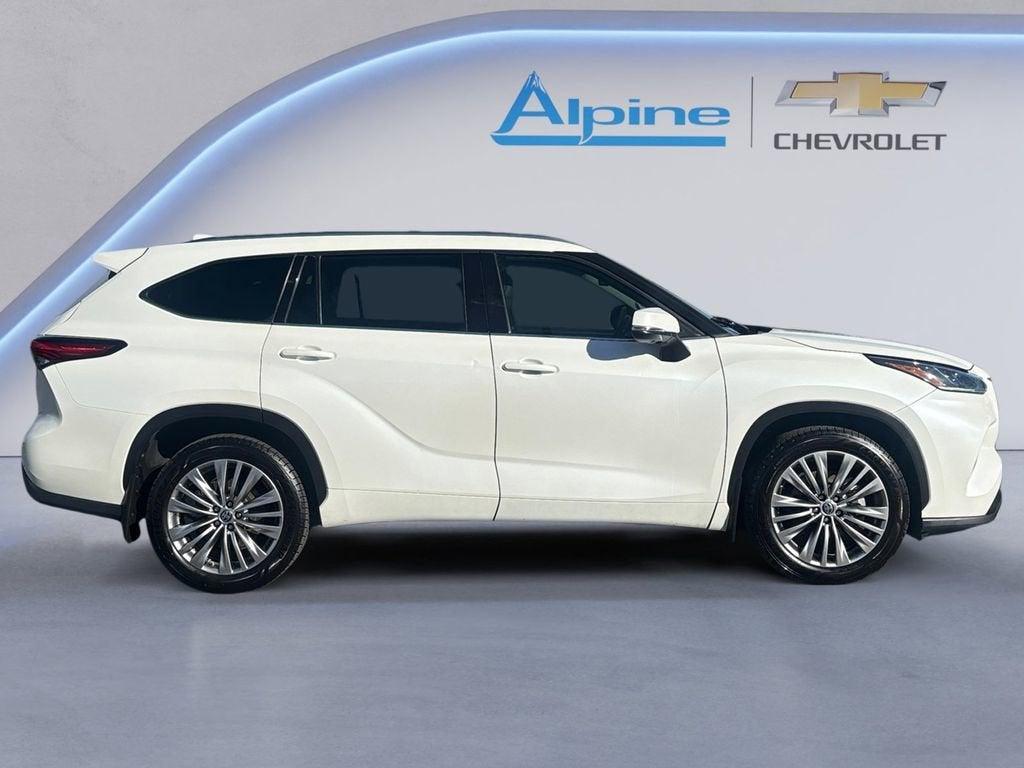 used 2021 Toyota Highlander car, priced at $30,999