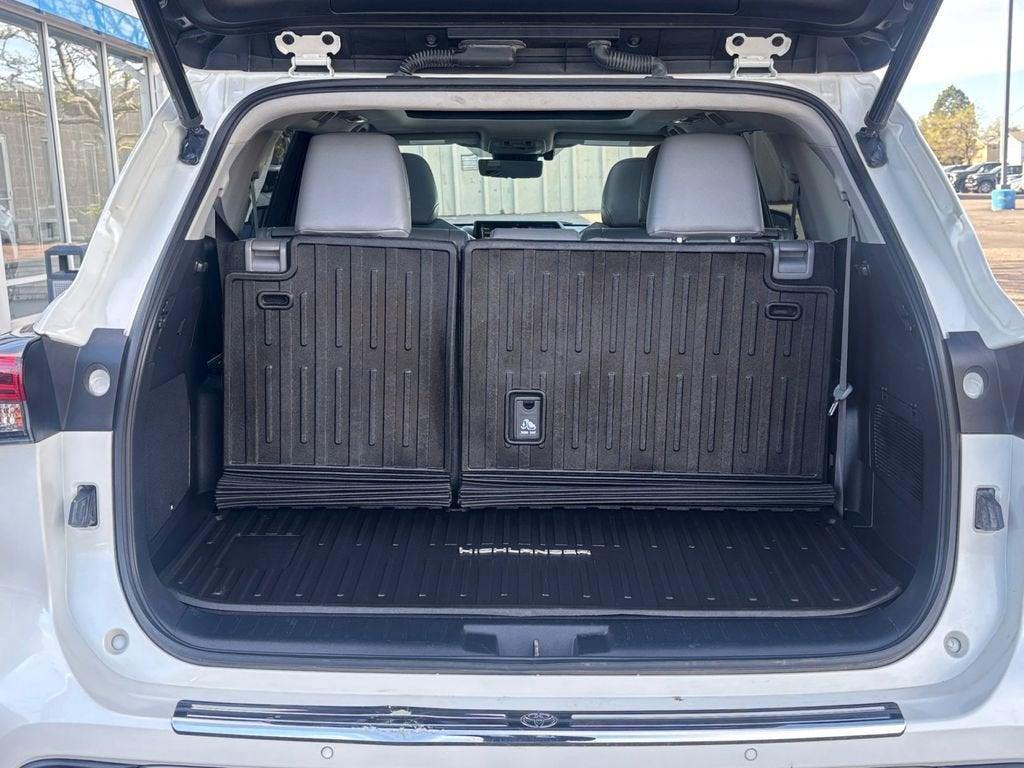 used 2021 Toyota Highlander car, priced at $30,999