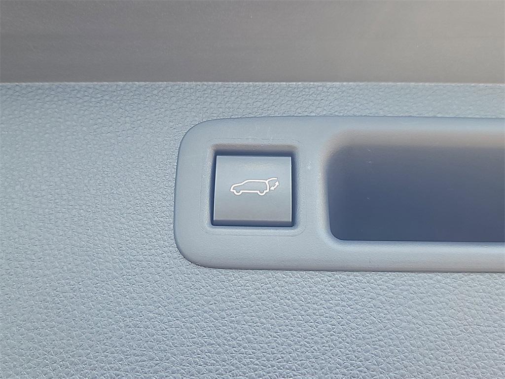 used 2023 Toyota Highlander car, priced at $36,287