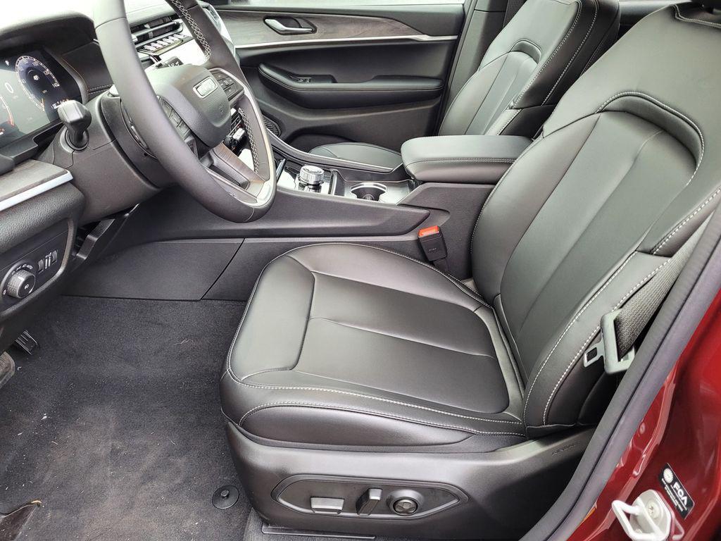 new 2025 Jeep Grand Cherokee car, priced at $43,760